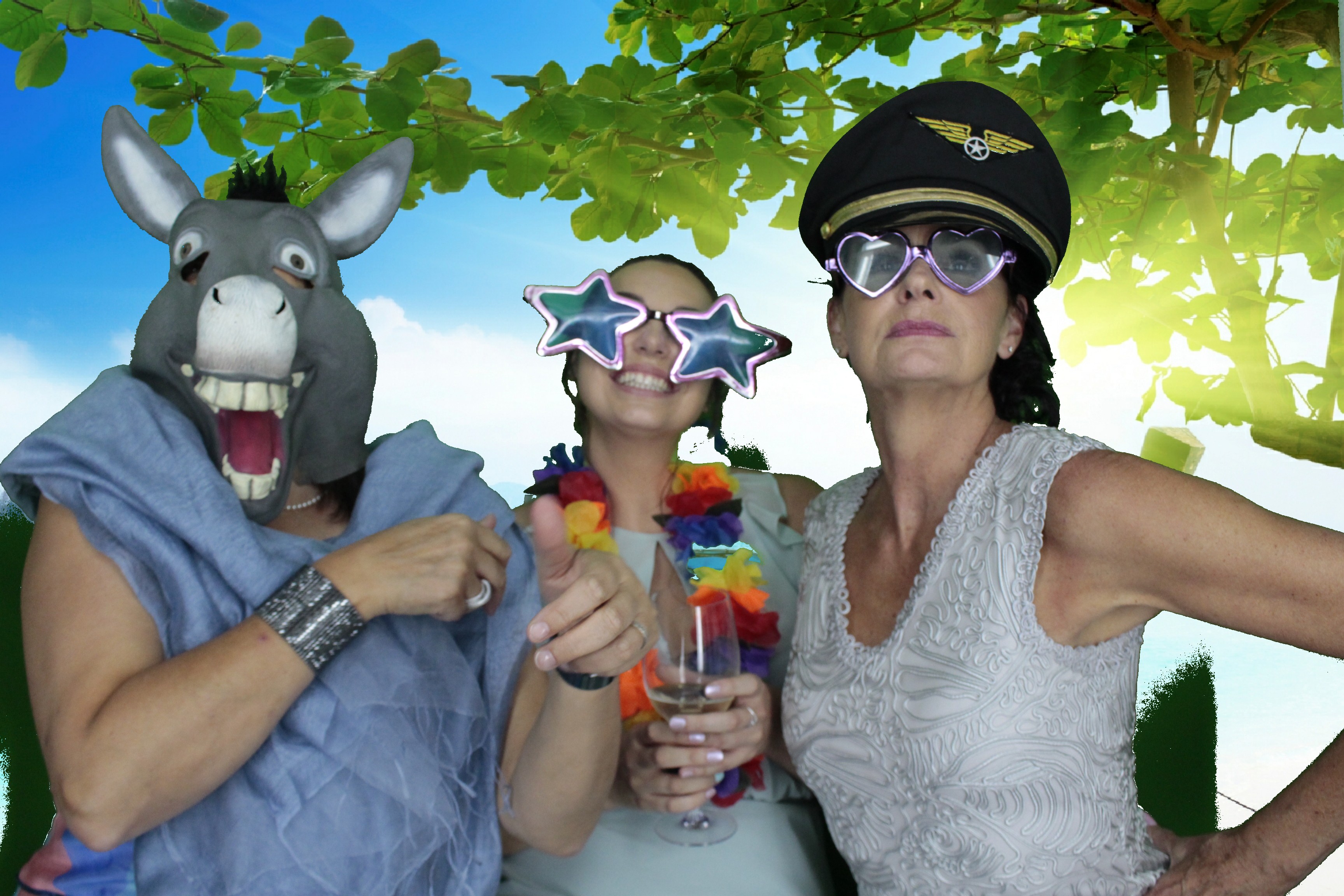 Mr & Mrs Bowles | View more photos from the event at gallery.myphotoboothexperience.co.uk/u/MyPhotoBoothExperienceLtd/Mr-Mrs-Bowles